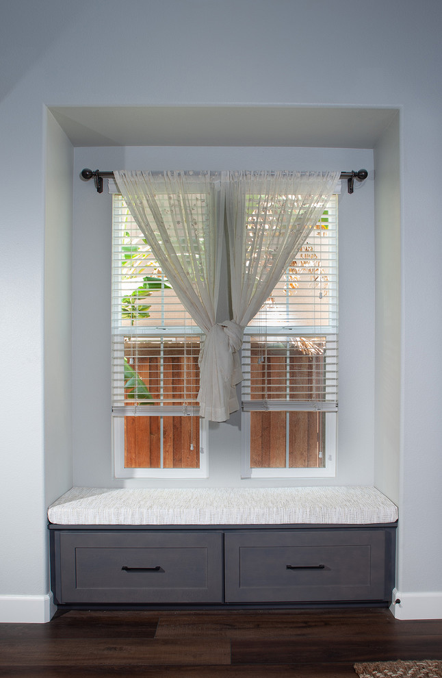 Home design - transitional home design idea in San Diego