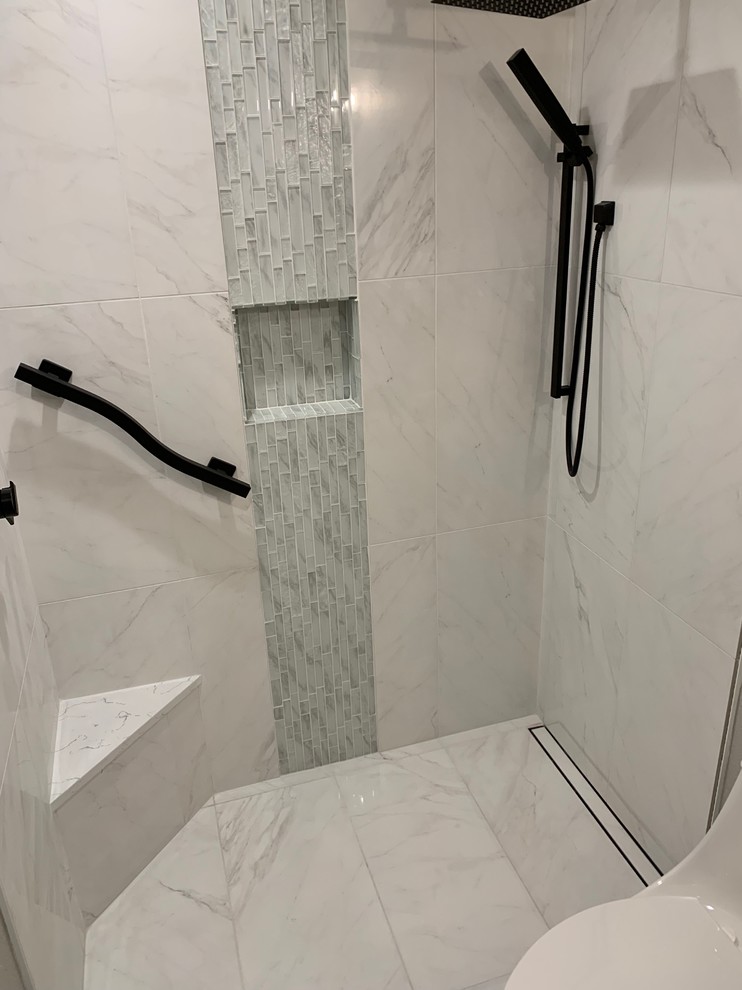 Photo of a small contemporary 3/4 bathroom in Orlando with flat-panel cabinets, grey cabinets, a curbless shower, a one-piece toilet, white tile, porcelain tile, grey walls, porcelain floors, a vessel sink, engineered quartz benchtops, white floor, an open shower and white benchtops.