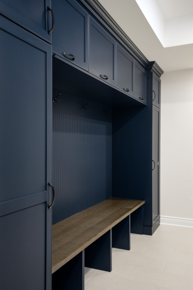 Inspiration for a transitional home design remodel in Toronto