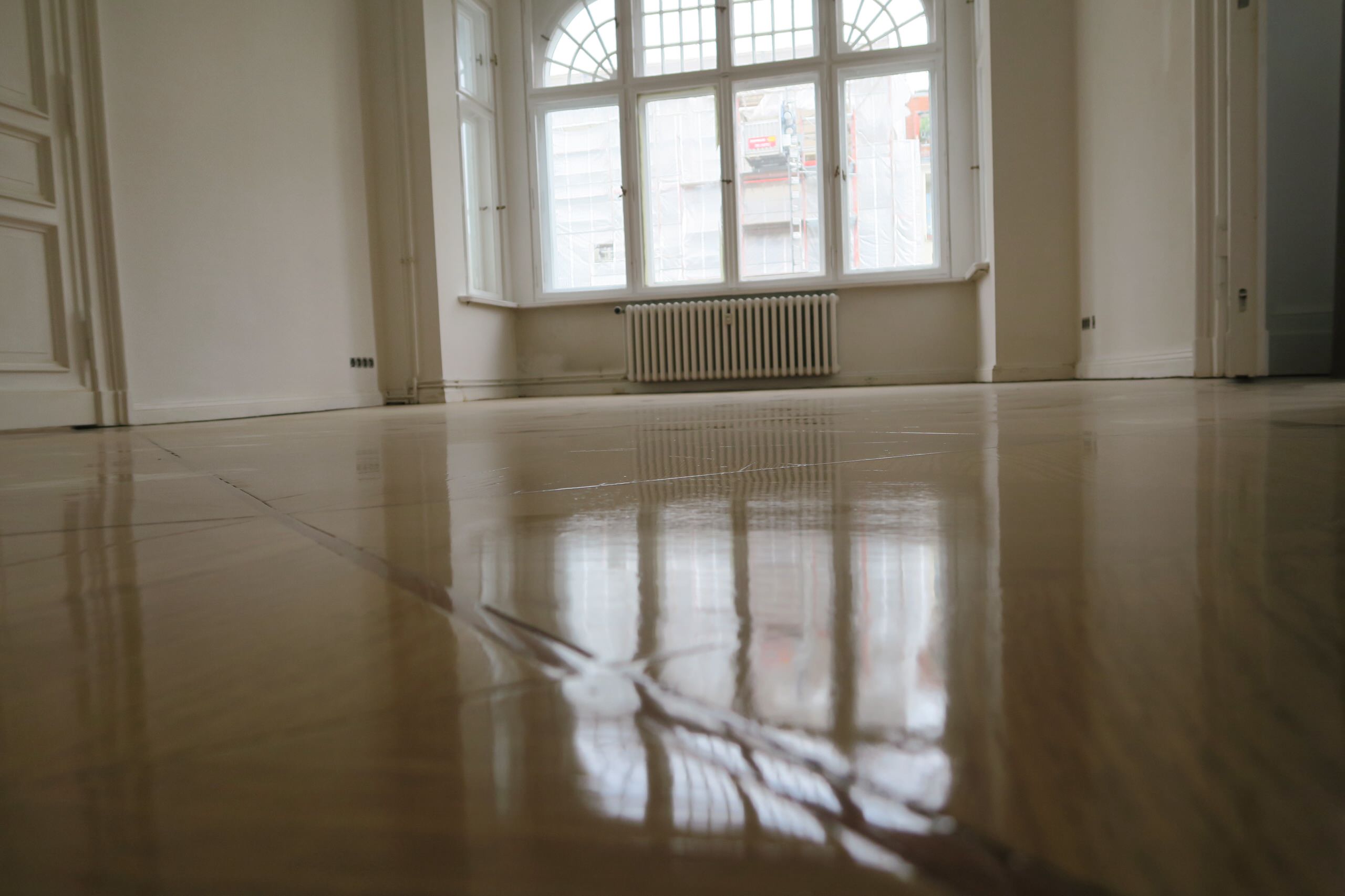 Knesebeckstraße Aufarbeitung von Tafelparkett in einer Wohnung
