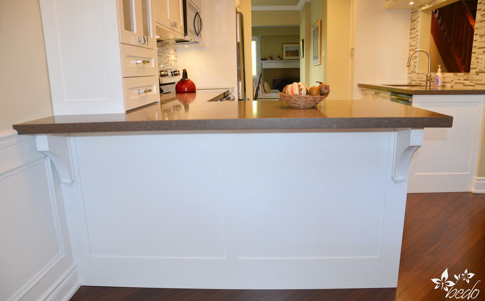 Transitional kitchen photo in Toronto