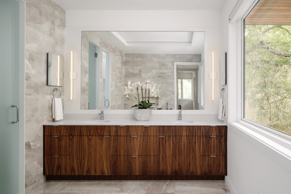 Inspiration for a transitional home design remodel in Austin