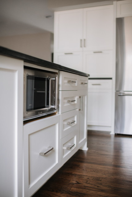 Transitional kitchen photo in Minneapolis