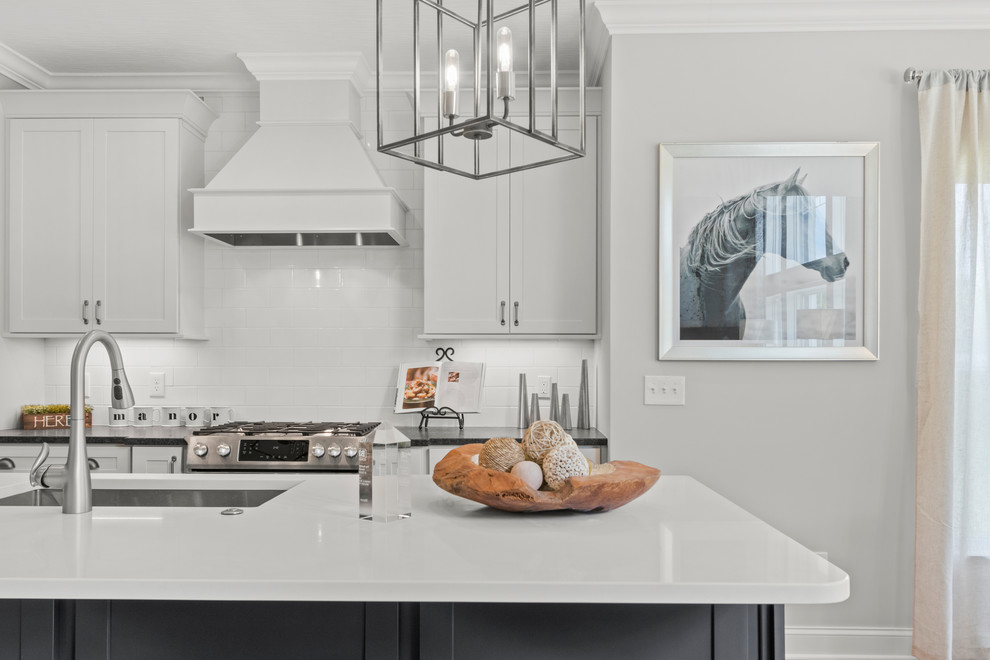 Example of a transitional kitchen design in Columbus