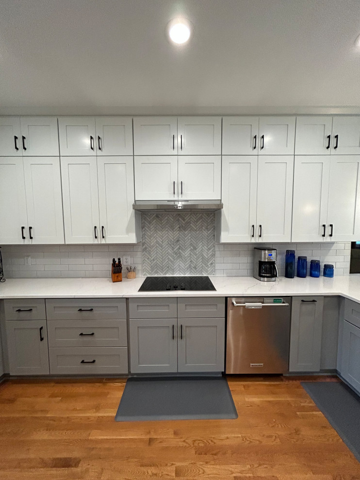 Example of a large transitional u-shaped eat-in kitchen design in Raleigh with shaker cabinets, quartz countertops and white backsplash