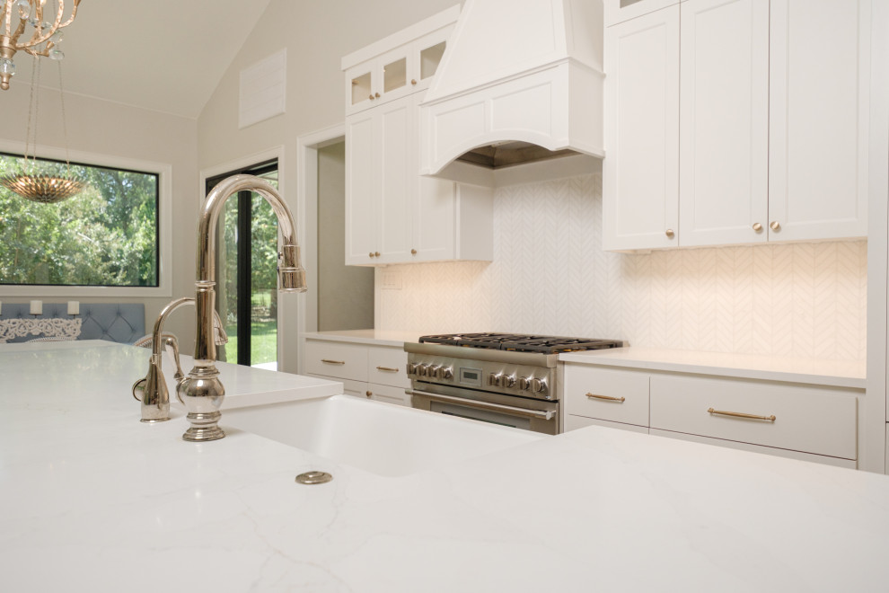Example of a transitional kitchen design in Austin