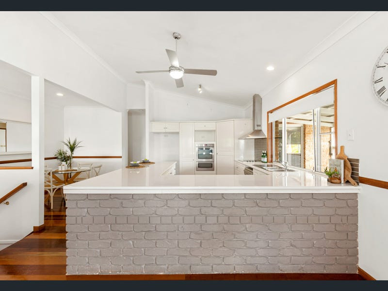 Design ideas for a tropical kitchen in Sunshine Coast.