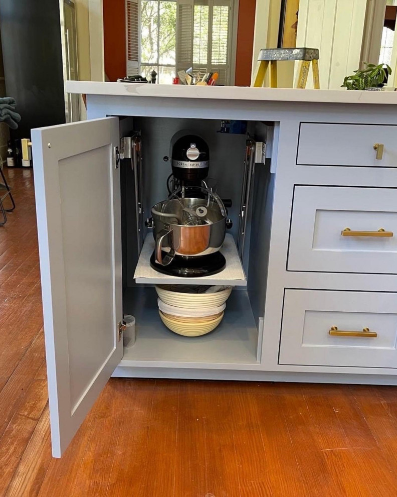 Kitchen - kitchen idea in Austin