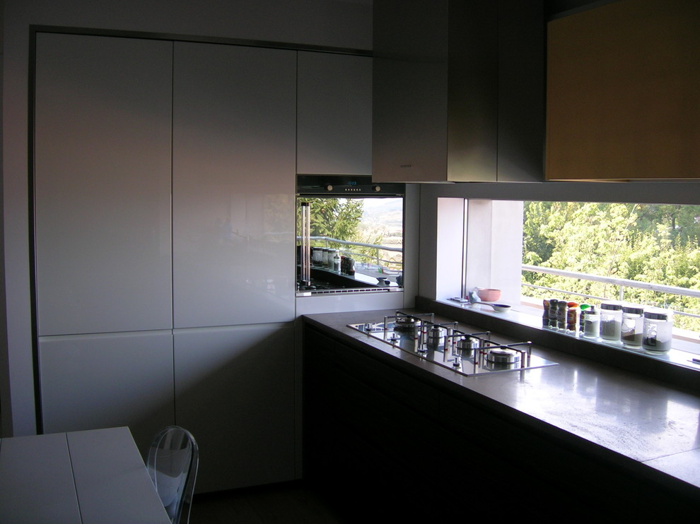 Photo of a contemporary kitchen in Bologna.