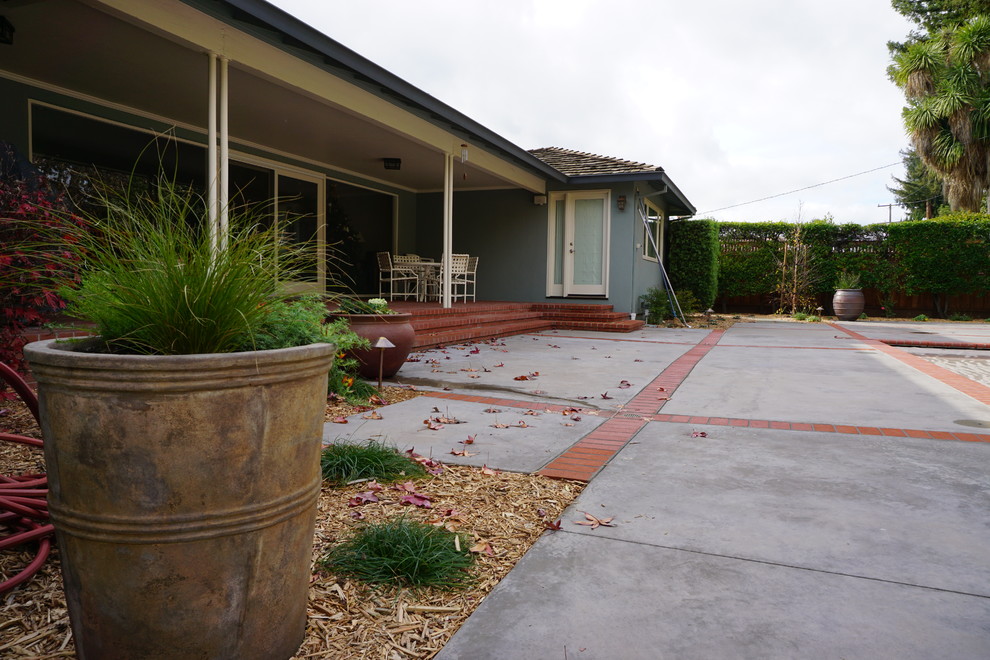 Photo of a mid-sized country backyard full sun garden in San Francisco with gravel.