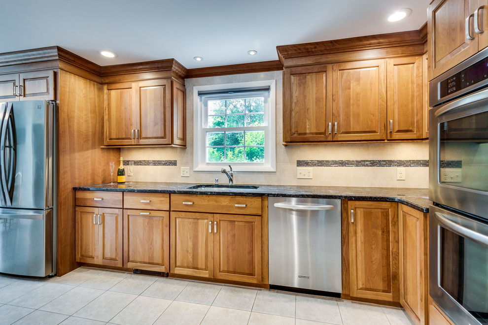 Kitchen - transitional kitchen idea in Boston
