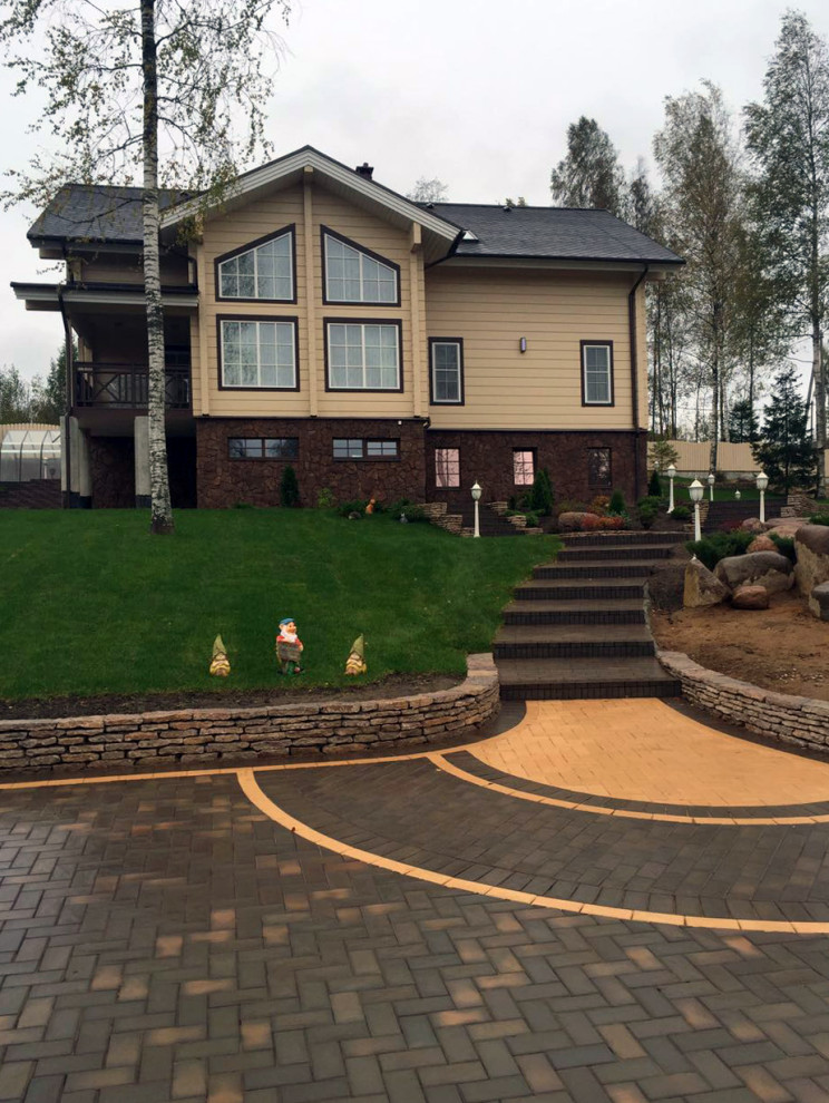 Дом из кирпича в Охтинском парке