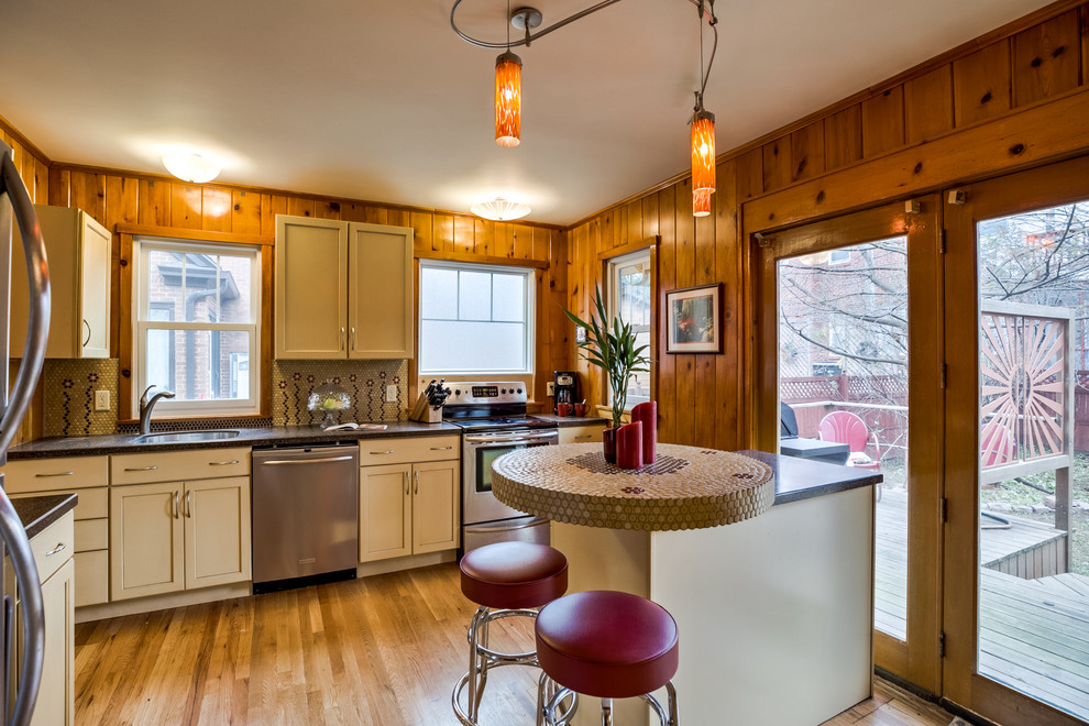 Kitchen - kitchen idea in Omaha