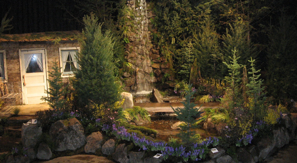 Photo of a large traditional backyard shaded garden in Portland with a water feature and mulch.