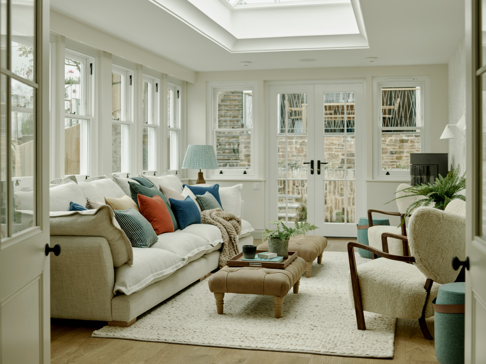Inspiration for a sunroom in Hampshire.