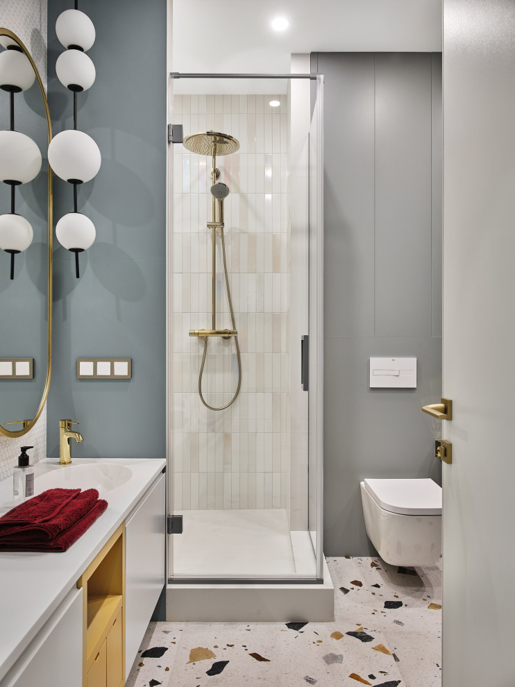 Идея дизайна: большая ванная комната в стиле неоклассика (современная классика) с тумбой под две раковины