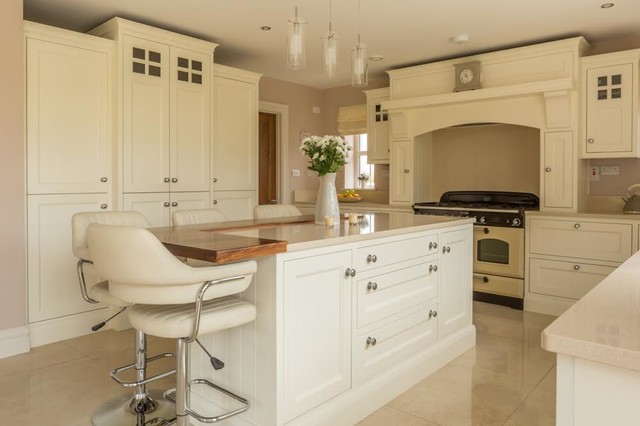 Healy traditional-kitchen