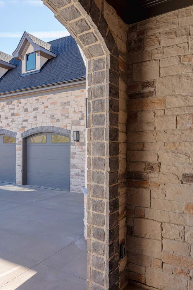 Garage - garage idea in Raleigh