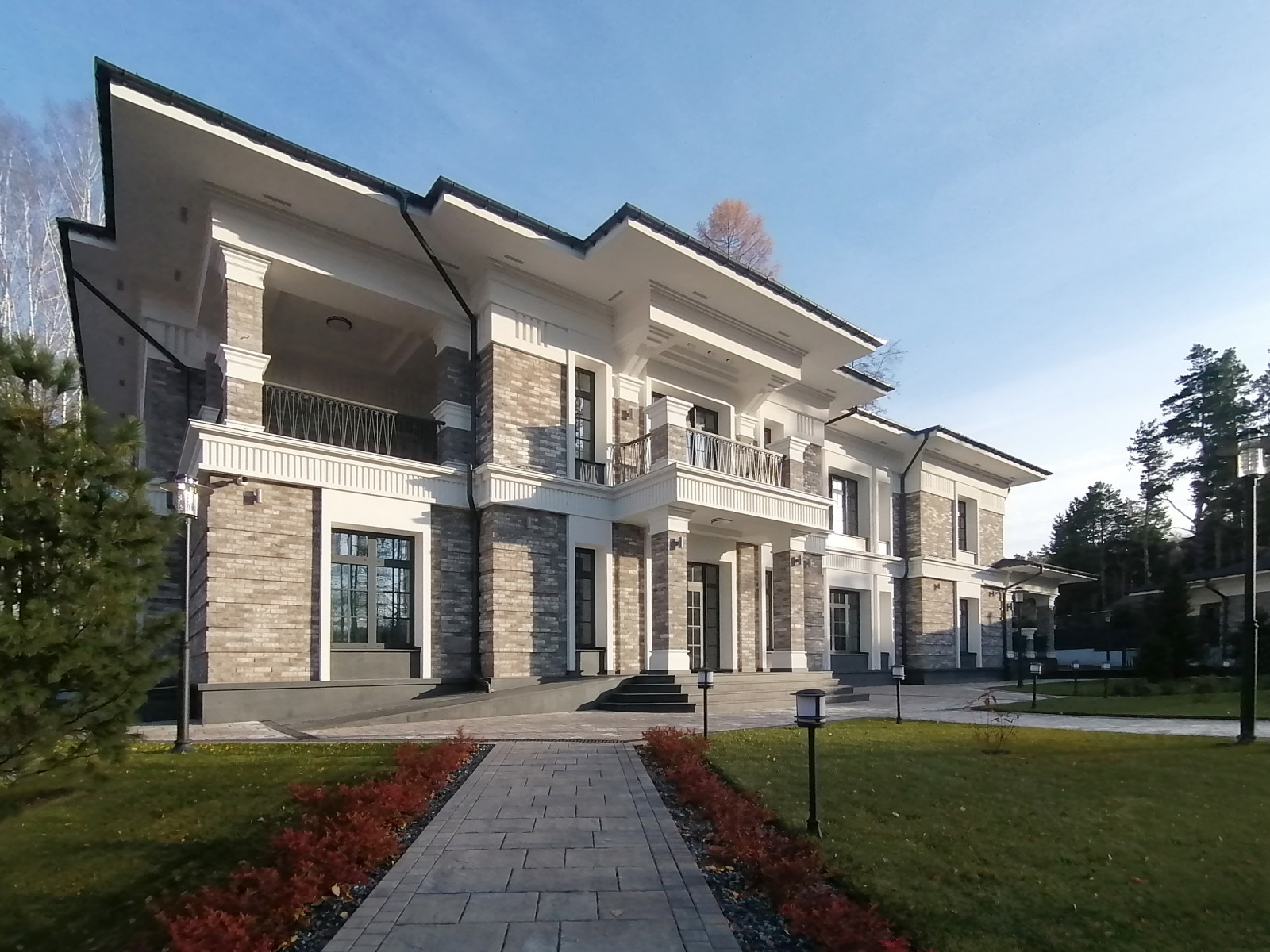 Частный жилой дом