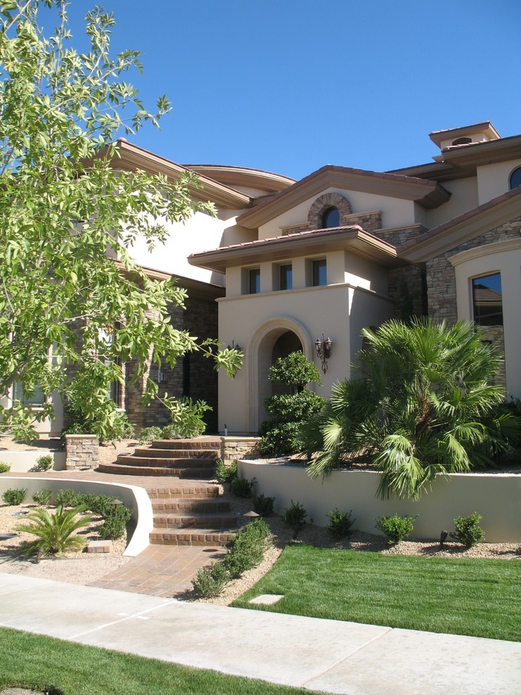 This is an example of a traditional exterior in Las Vegas.