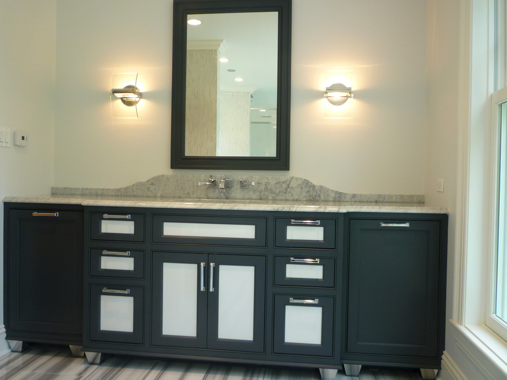 Inspiration for a transitional bathroom remodel in Chicago