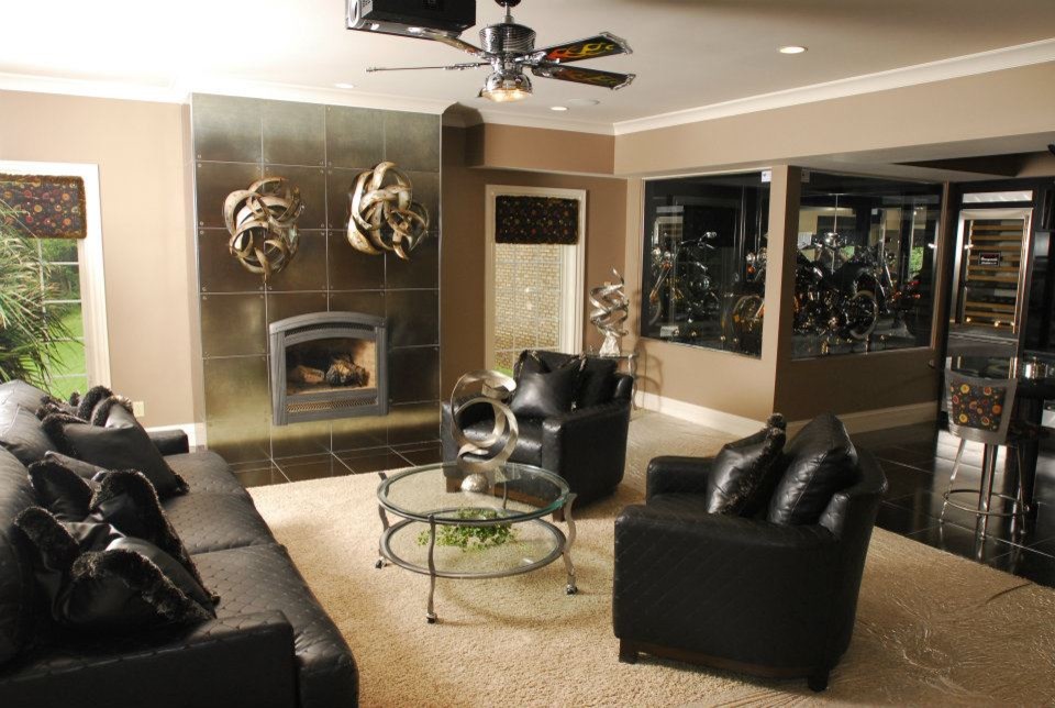 Photo of a contemporary living room in Louisville.