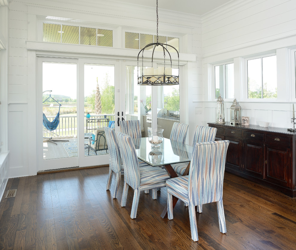 This is an example of a traditional dining room in Charleston.