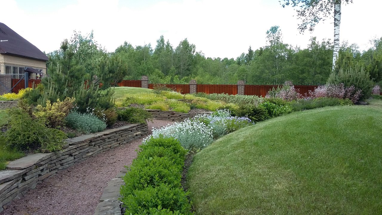 Сад  на холмах