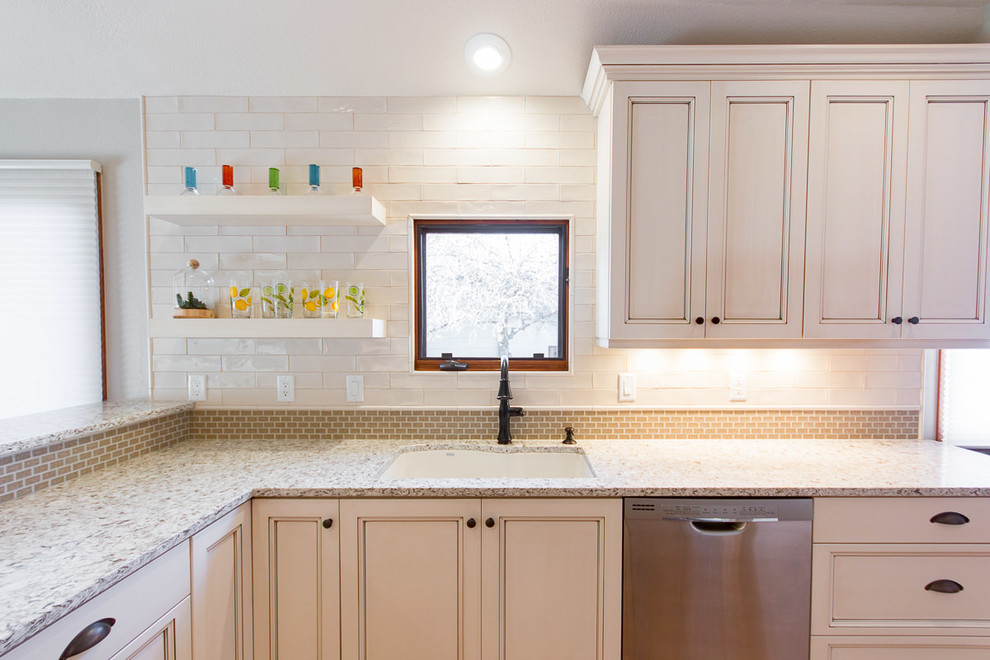 Transitional light wood floor and brown floor eat-in kitchen photo with an undermount sink, shaker cabinets, white cabinets, quartz countertops, white backsplash, ceramic backsplash and stainless steel appliances