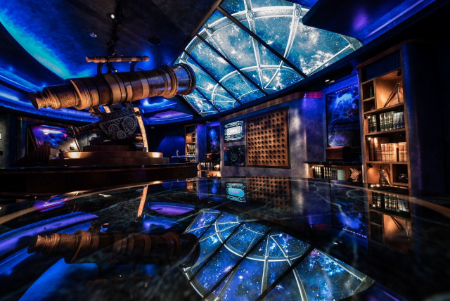 Royal Caribbean Cruise Lines Escape Room eklektisch-wohnbereich