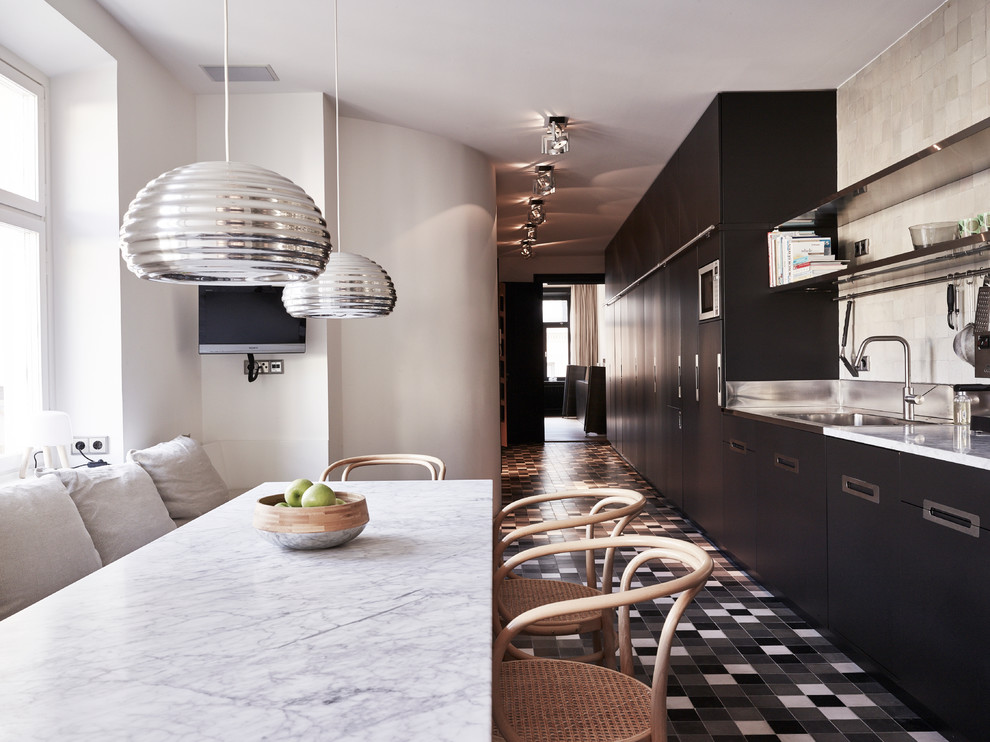 This is an example of a contemporary kitchen in Stockholm.