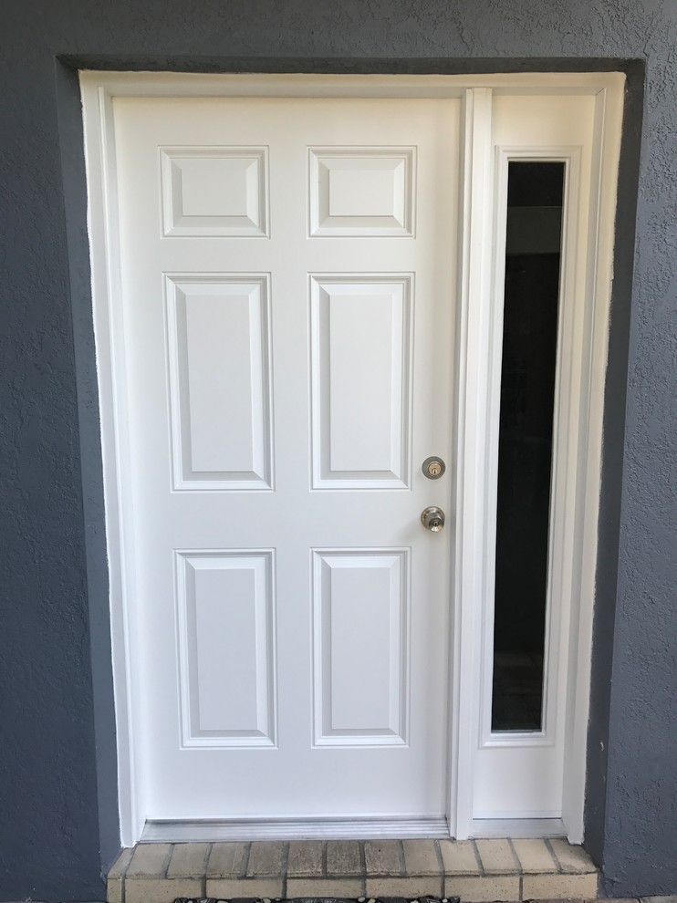 Example of a classic entryway design in Tampa