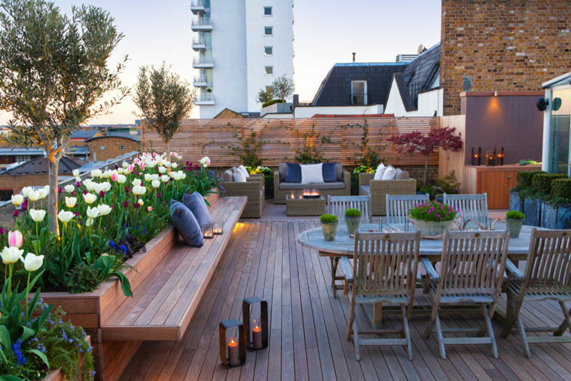 Inspiration for a roof terrace in London with feature lighting.