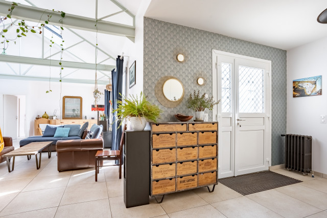 Entr&eacute;e salon entry