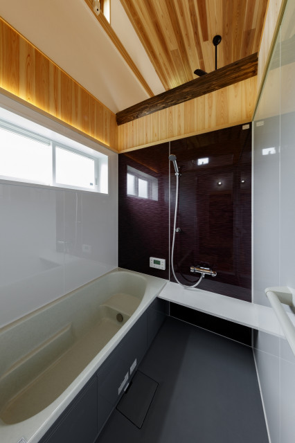 自然が導く居心地の良い家 minimalistisch-badezimmer