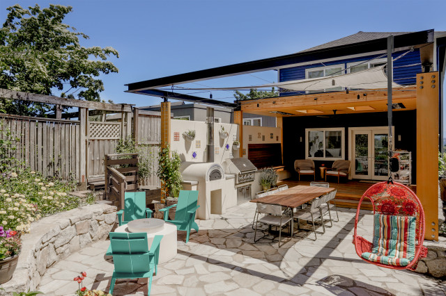 Backyard Pizza Kitchen mediterran-patio