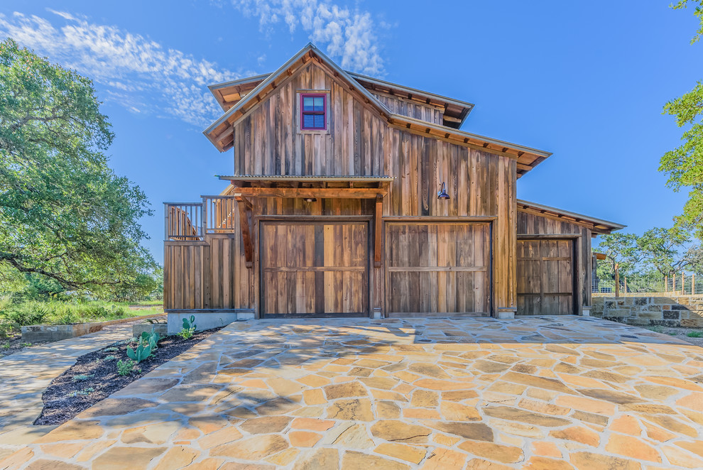 Home design - rustic home design idea in Austin