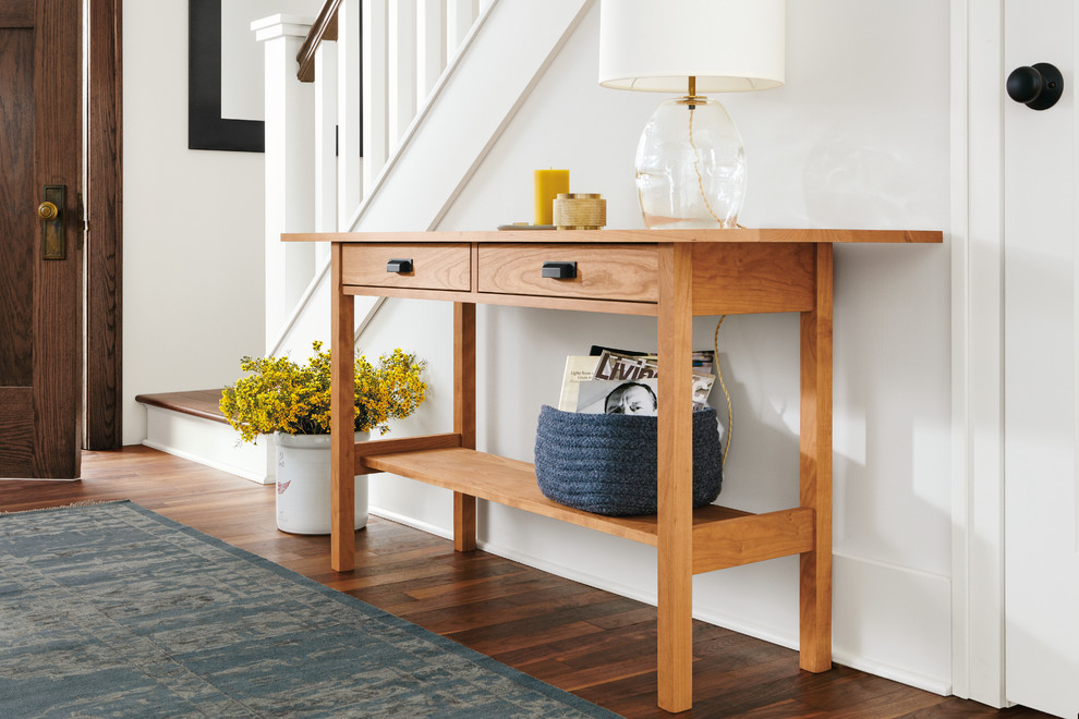 Example of a transitional entryway design in Minneapolis