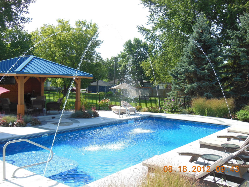 Design ideas for a contemporary pool in Milwaukee.