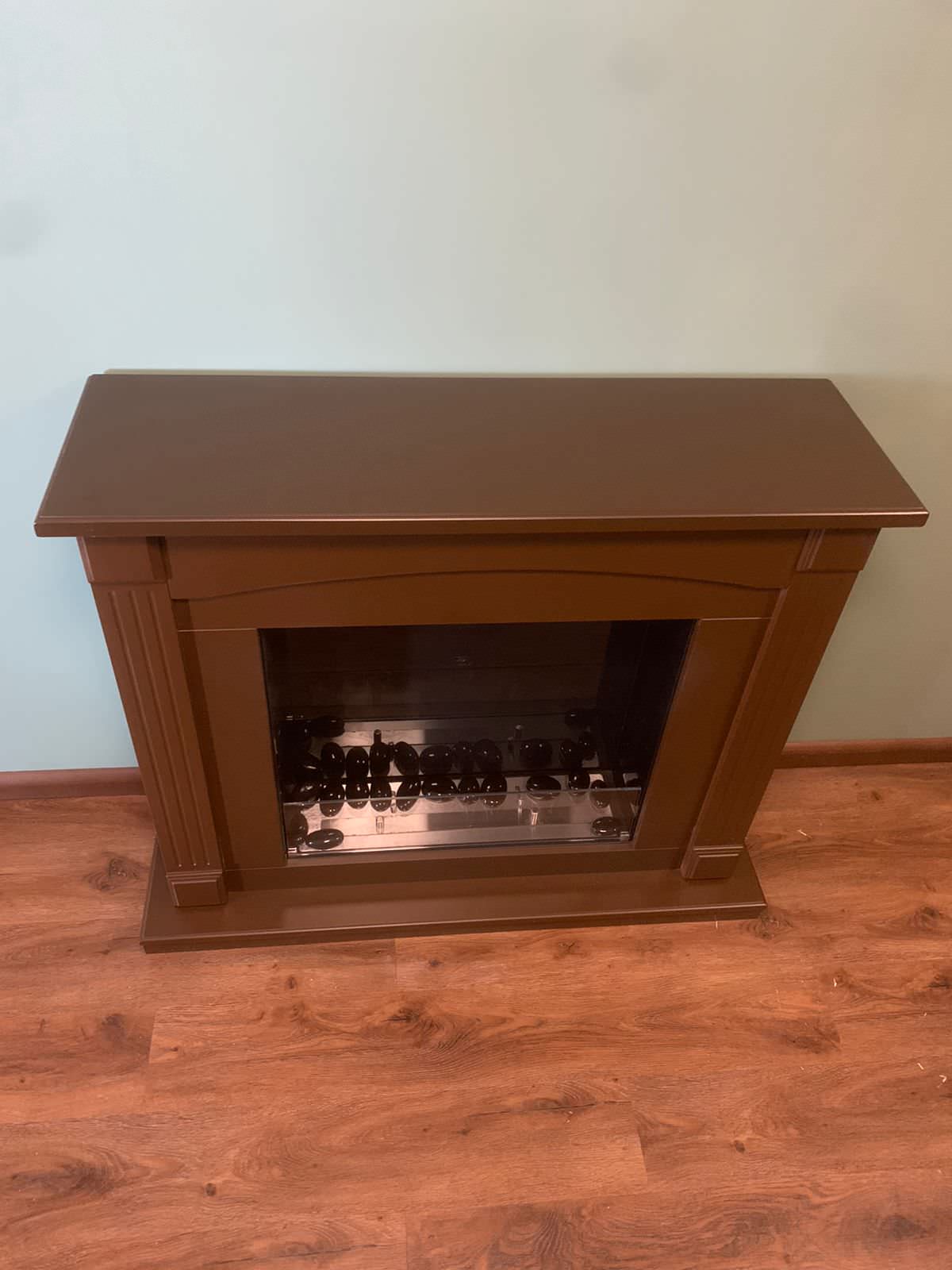 Напольный деревянный биокамин в интерьере