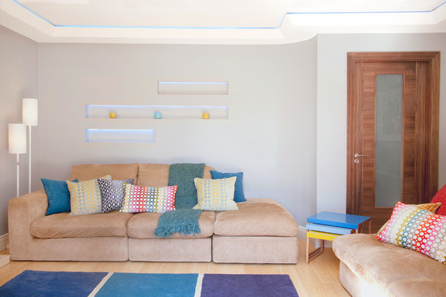 entertainment room contemporary-family-room