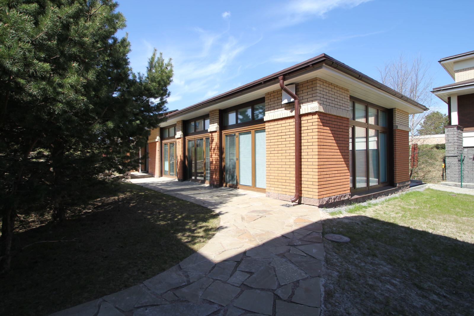 Бассейн 8х4х1.2-1.7 в банном комплексе