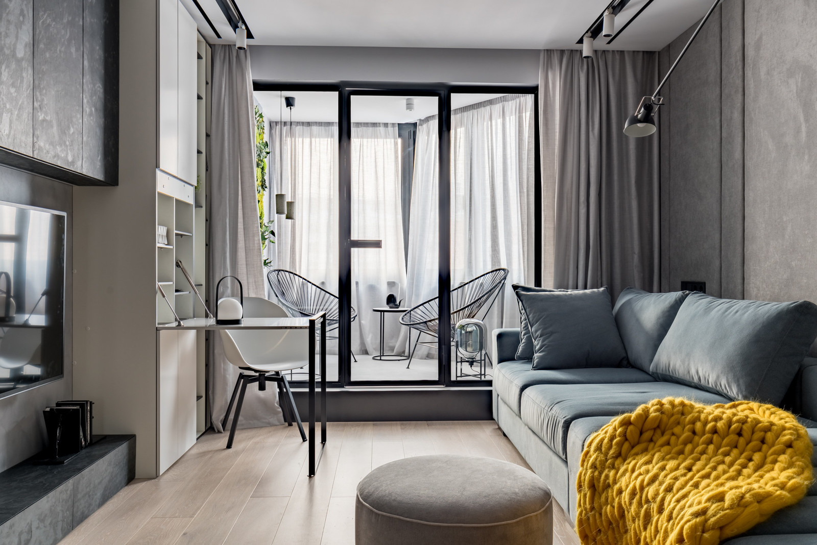 "Белый, серый и графит"