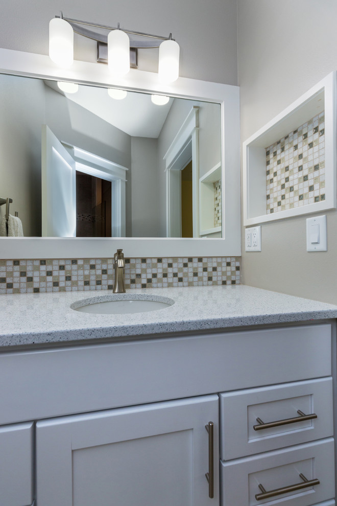 Transitional bathroom photo in Cedar Rapids