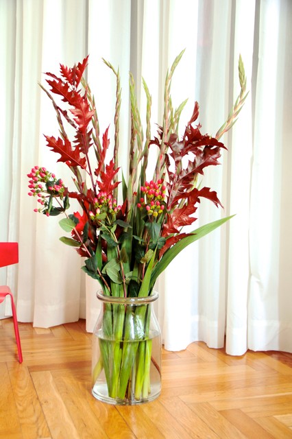 Herrliche Herbststrue  mit Blumen, Blttern und Beeren