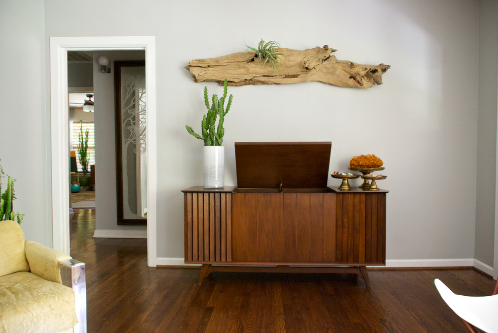 Inspiration for an eclectic living room remodel in Dallas