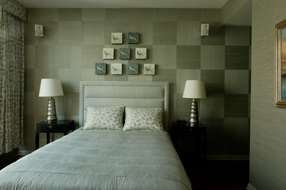 This is an example of a modern bedroom in Chicago.