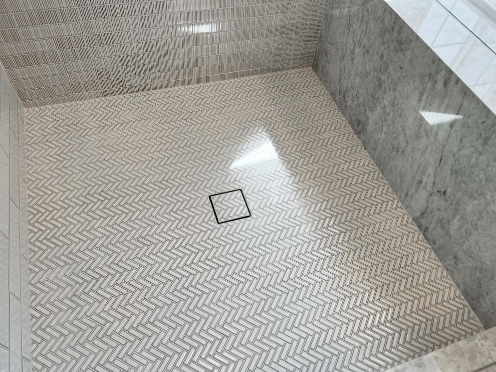 This is an example of a medium sized coastal ensuite bathroom in Orange County with a corner shower, white tiles, white floors, a hinged door and a shower bench.
