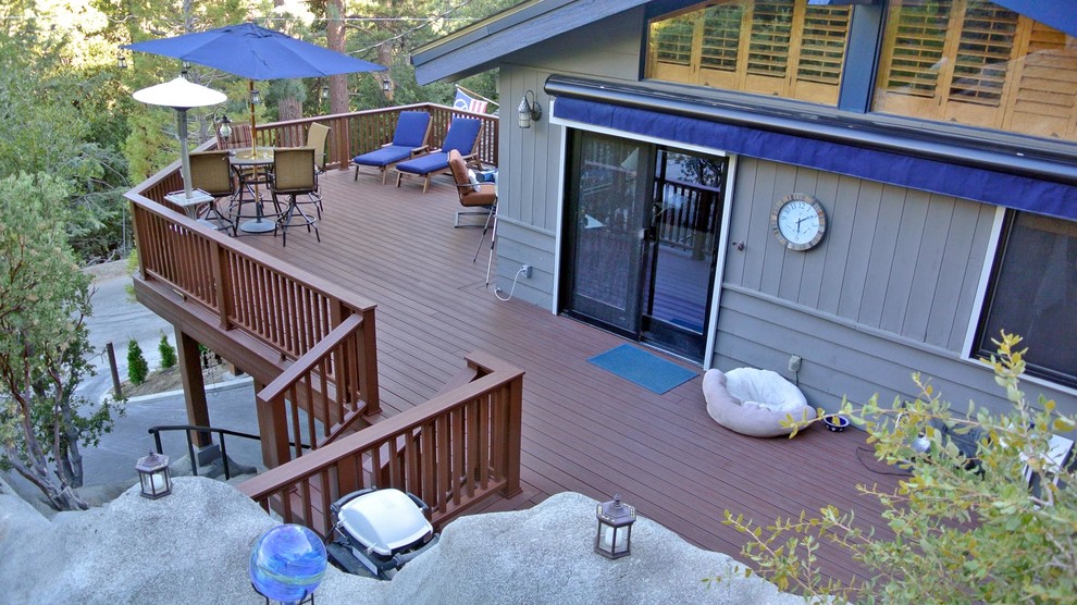 Inspiration for a contemporary side yard deck remodel