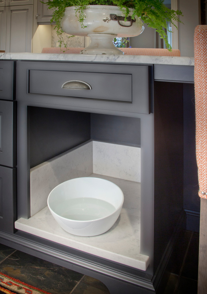 Kitchen - transitional kitchen idea